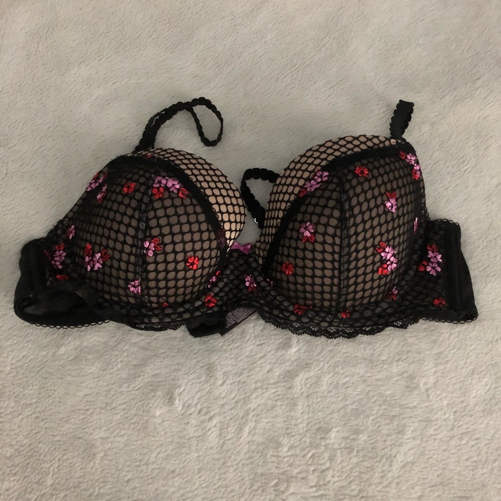Victoria’s Secret bra with flower appliqué SZ 36C